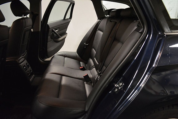 BMW 325Xi 9 of 12