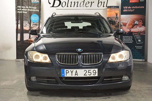 BMW 325Xi 2 of 5