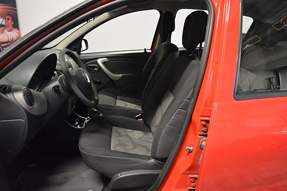Dacia Sandero 7 of 12