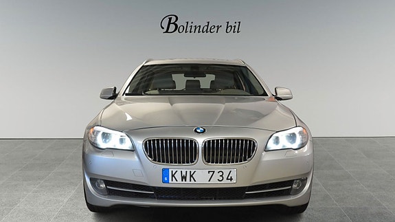 BMW 523i 2 of 5