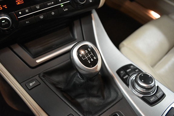 BMW 523i 12 of 16