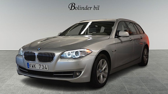 BMW 523i 3 of 5