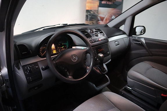 Mercedes-Benz Viano 8 of 27