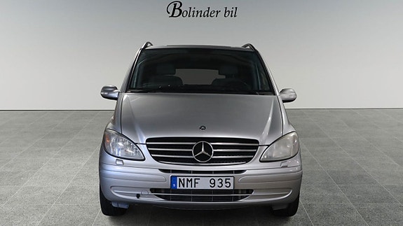 Mercedes-Benz Viano 2 of 5