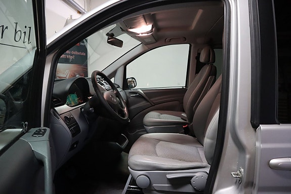 Mercedes-Benz Viano 7 of 27