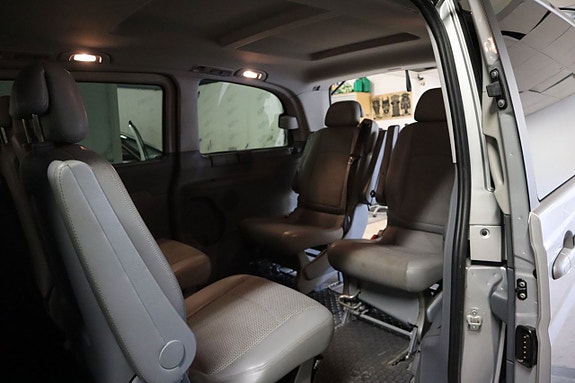 Mercedes-Benz Viano 16 of 27