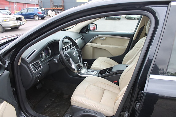Volvo V70 7 of 9