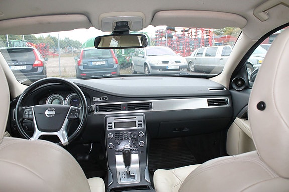 Volvo V70 9 of 9