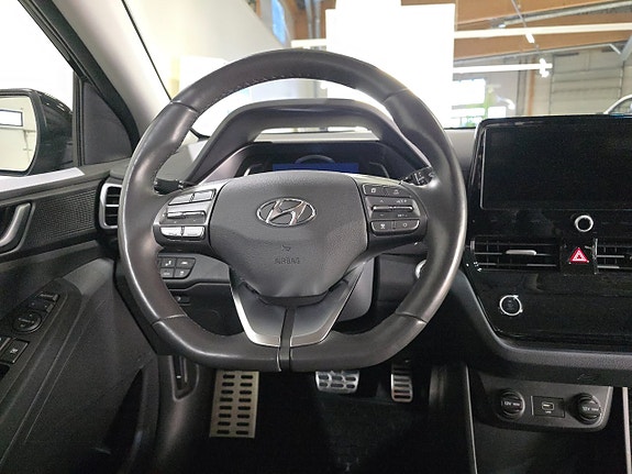 Hyundai IONIQ 11 of 11