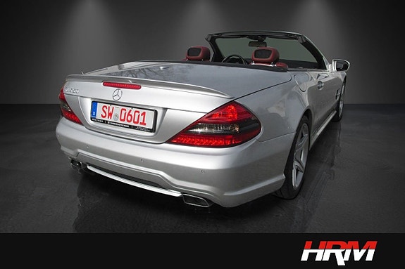 Mercedes-Benz SL500 4 of 5