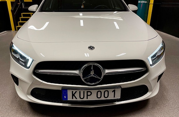 Mercedes-Benz A200 d 2 of 5