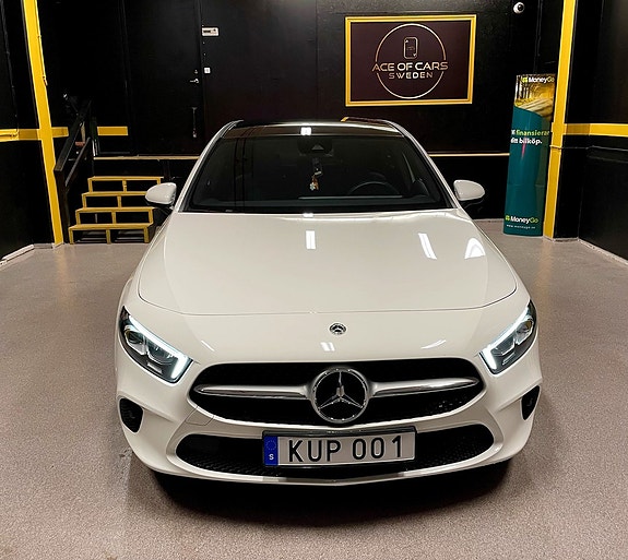Mercedes-Benz A200 d 3 of 5