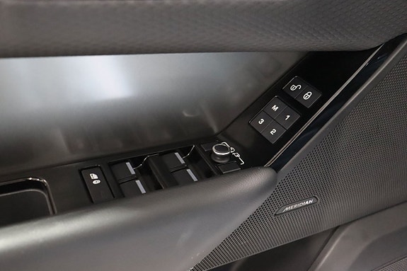 Land Rover Range Rover Velar 12 of 20