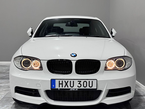 BMW 135i 3 of 5