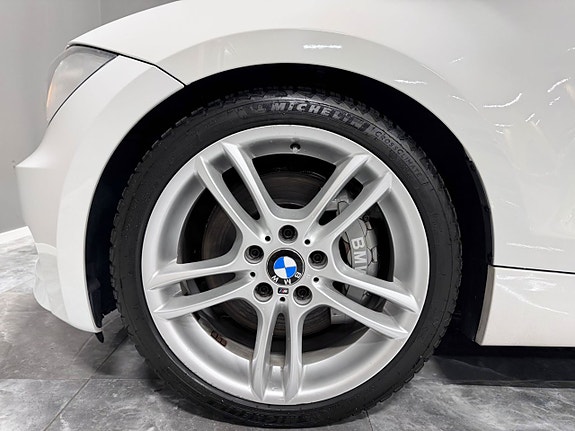BMW 135i 12 of 27