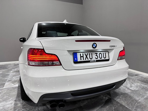 BMW 135i 7 of 27