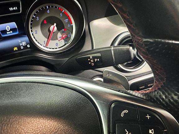 Mercedes-Benz CLA200 d 15 of 18