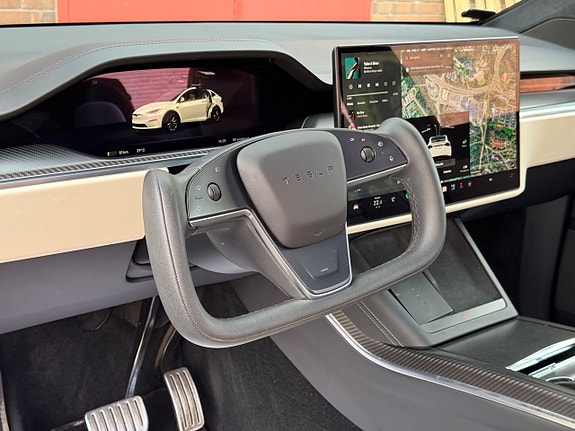Tesla Model X 11 of 28