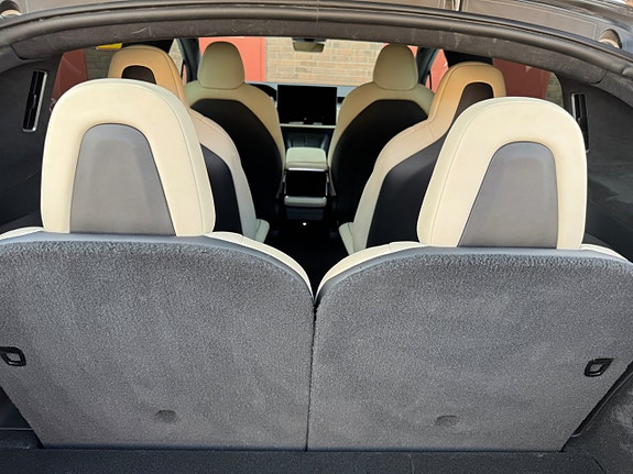 Tesla Model X 17 of 28