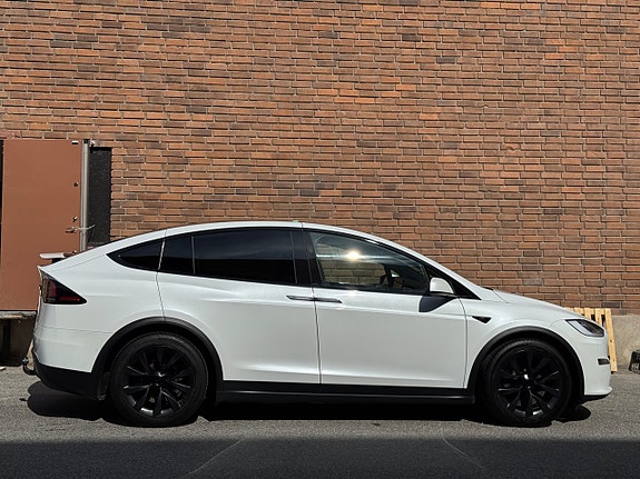 Tesla Model X 6 of 28