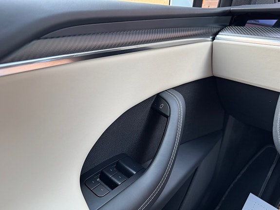 Tesla Model X 28 of 28