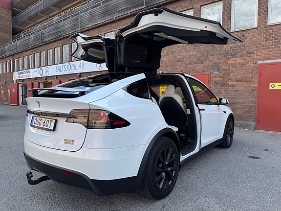 Tesla Model X 9 of 28