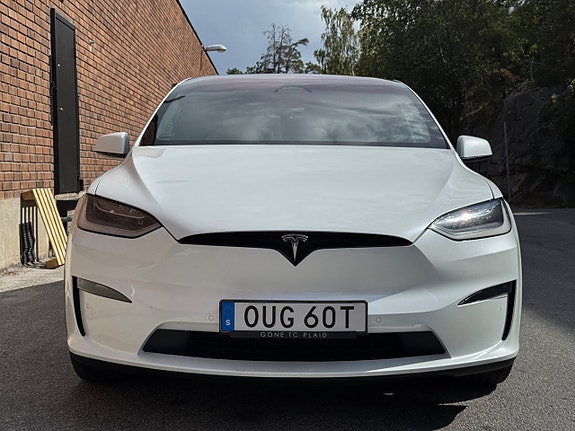 Tesla Model X 8 of 28