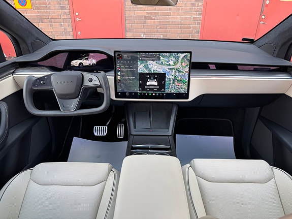 Tesla Model X 14 of 28