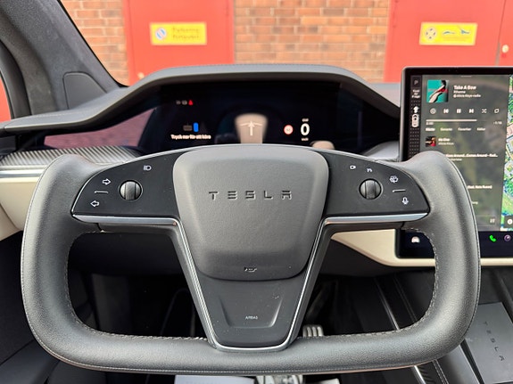 Tesla Model X 19 of 28