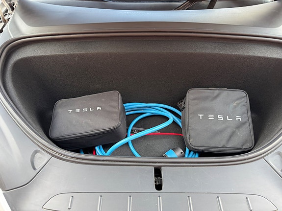 Tesla Model X 10 of 28