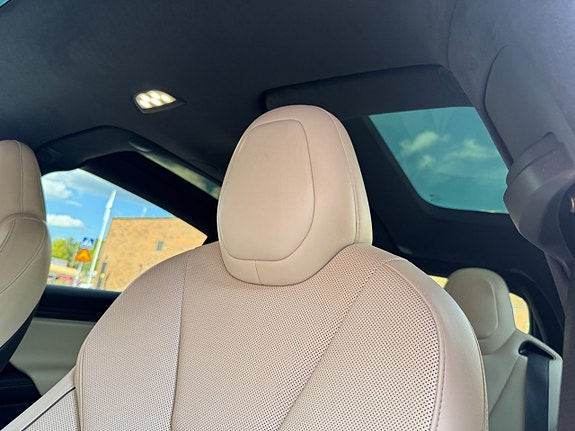 Tesla Model X 18 of 28