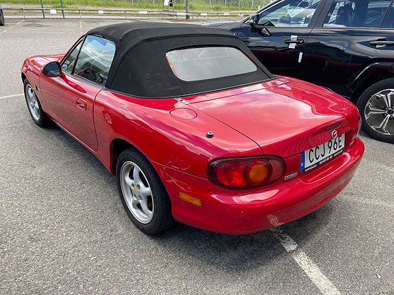 Mazda MX-5 7 of 18