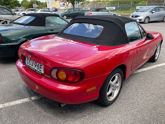 Mazda MX-5 5 of 18