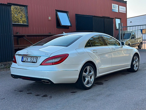 Mercedes-Benz CLS350 3 of 5