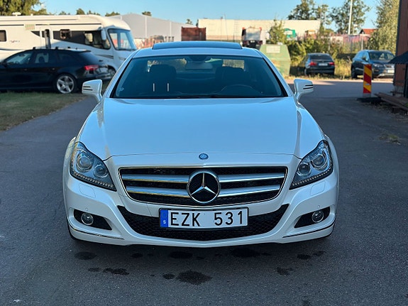 Mercedes-Benz CLS350 2 of 5
