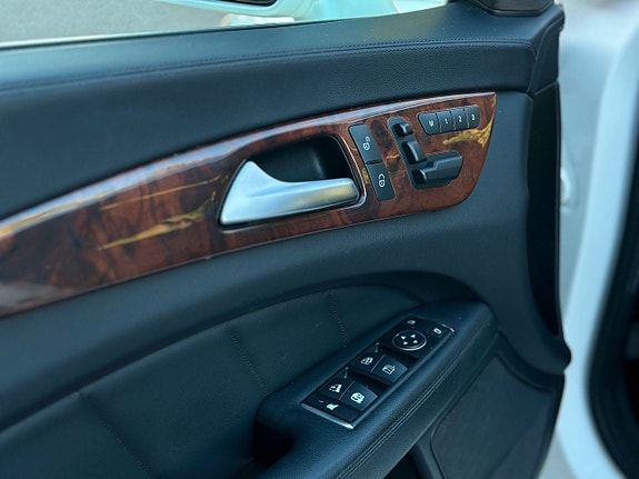 Mercedes-Benz CLS350 8 of 20