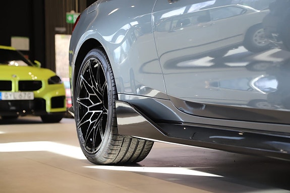 BMW M4 4 of 5