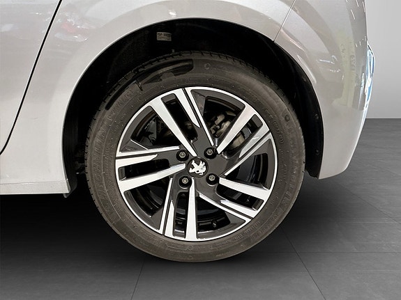 Peugeot 208 15 of 17