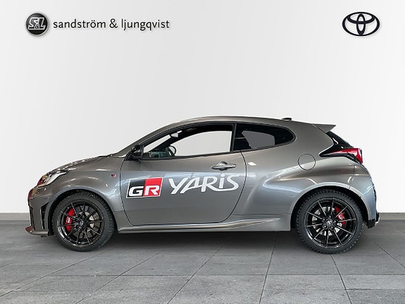 Toyota Yaris 3 of 11