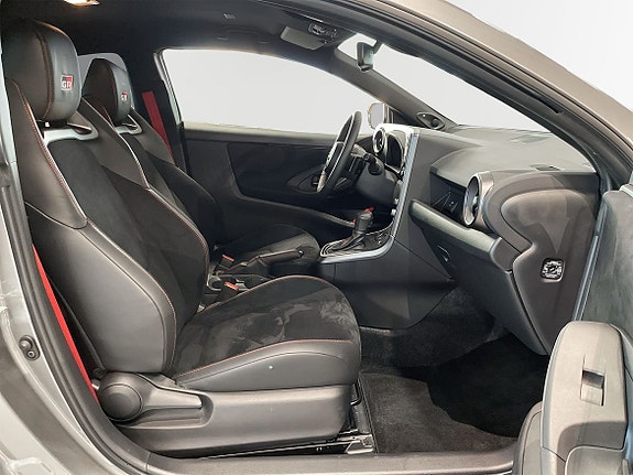 Toyota Yaris 10 of 11