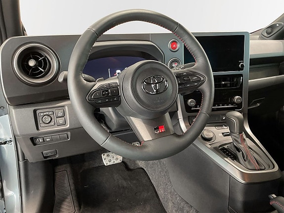 Toyota Yaris 8 of 11