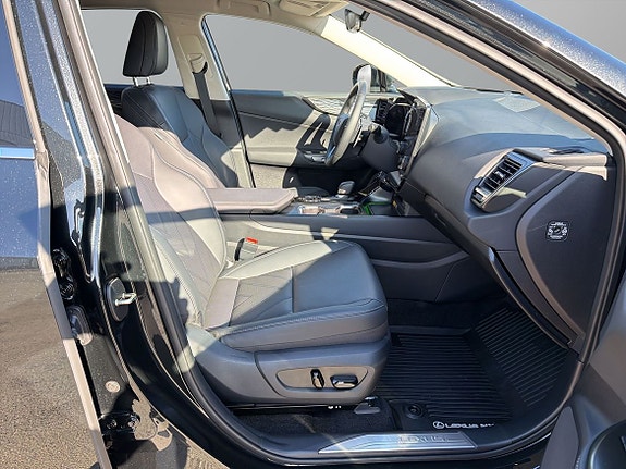 Lexus NX450h+ 7 of 24