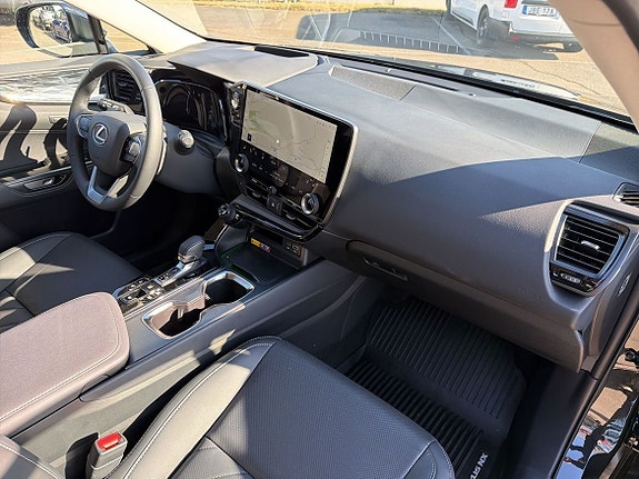 Lexus NX450h+ 12 of 24
