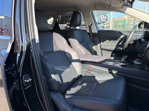 Lexus NX450h+ 13 of 24