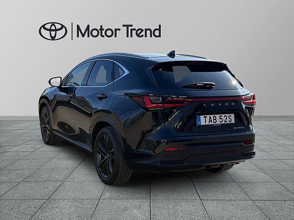 Lexus NX450h+ 2 of 5