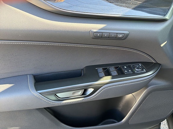 Lexus NX450h+ 17 of 24