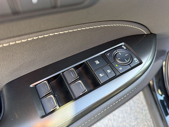 Lexus NX450h+ 18 of 24