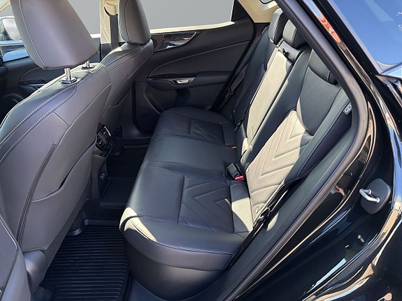 Lexus NX450h+ 8 of 24