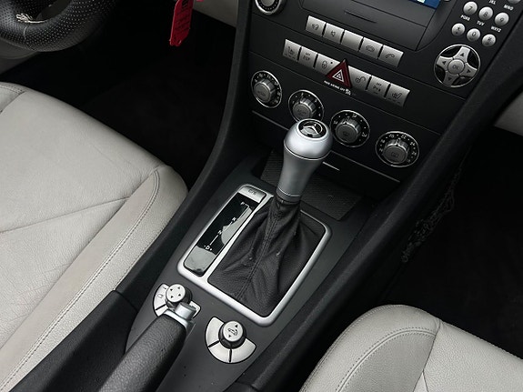 Mercedes-Benz SLK200 15 of 23