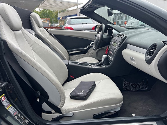 Mercedes-Benz SLK200 12 of 23